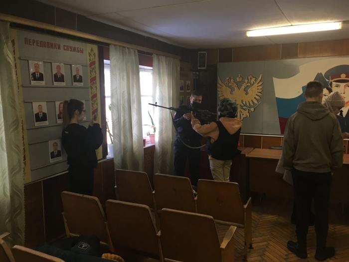 Сотрудники полиции провели экскурсию для детей из детского дома Рембуево